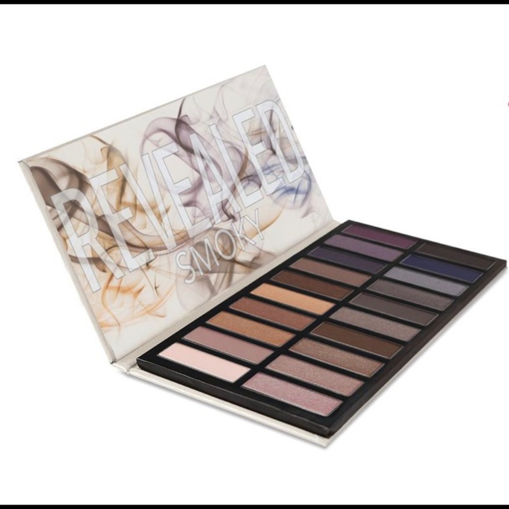 Revealed Smoky pallette - Picture 3 of 5